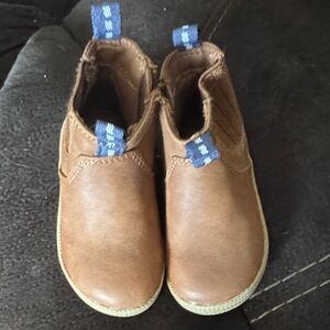 Cat & Jack Brown Kids Boots with Blue Pull Tabs size 5 toddler.
